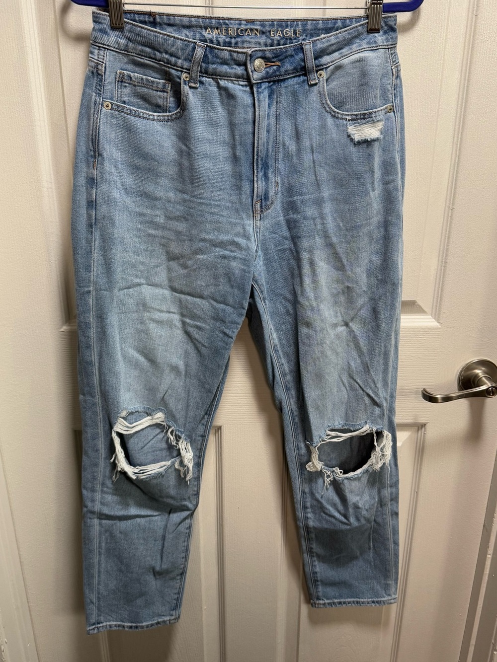 American Eagle Outfitters Distressed Light Blue Relaxed mom Jeans size 8